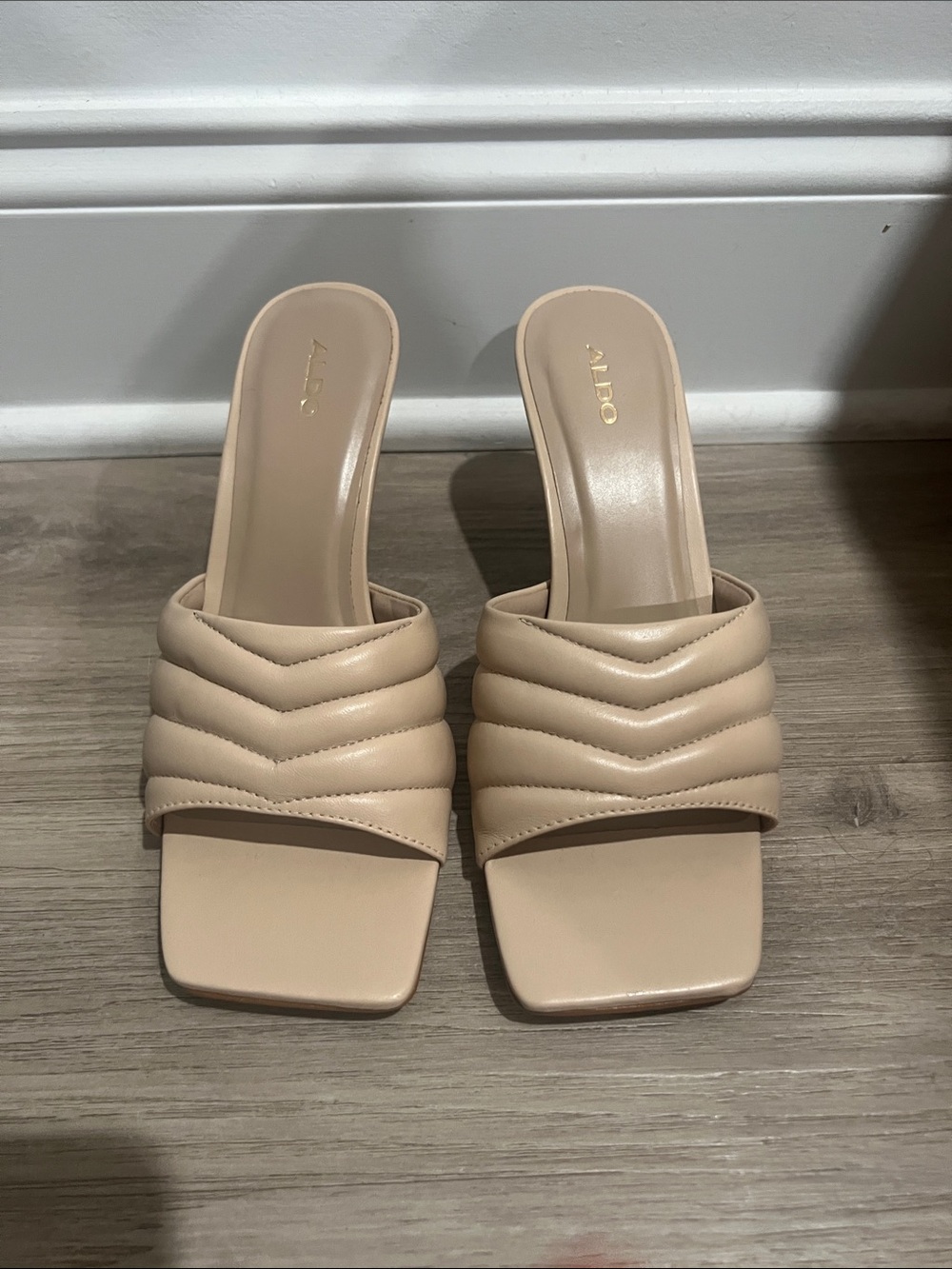 ALDO Quilted Chevron Heels Beige size 7.5